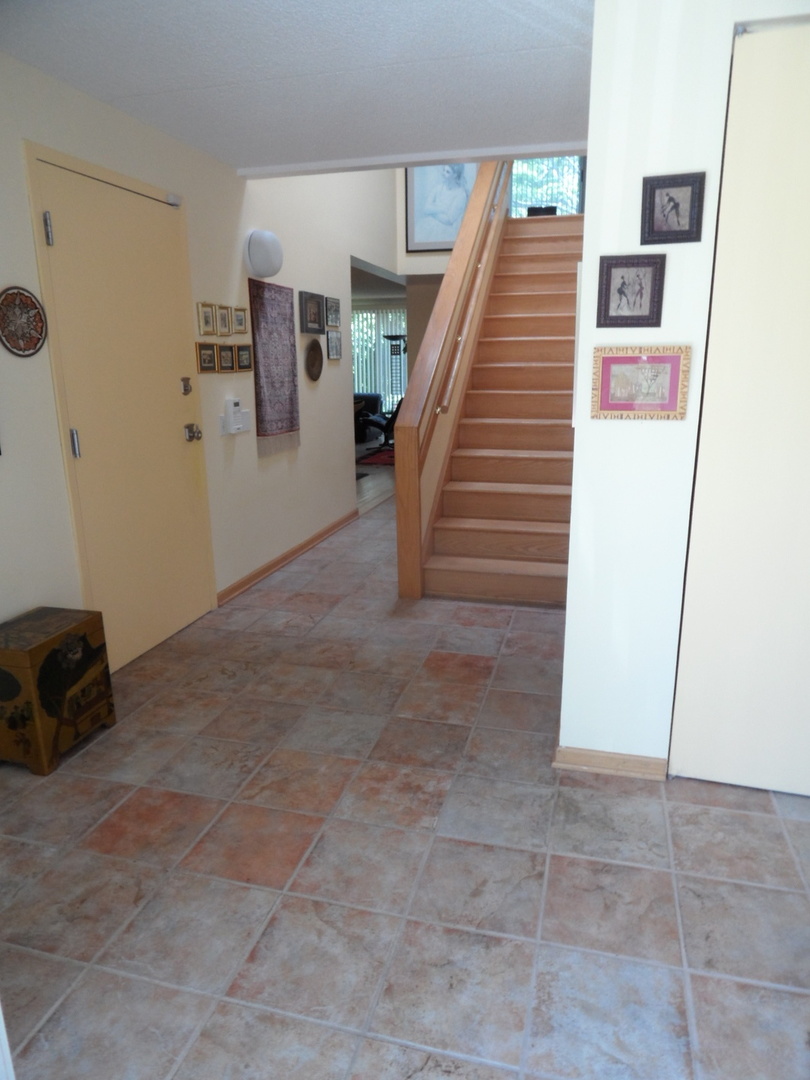 48 Avon Road Northbrook, IL 60062 - Photo 5 of 40