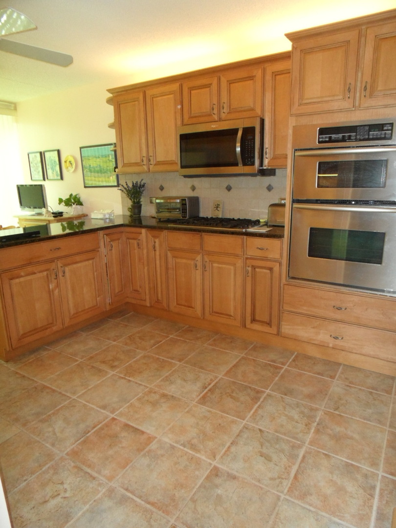 48 Avon Road Northbrook, IL 60062 - Photo 8 of 40