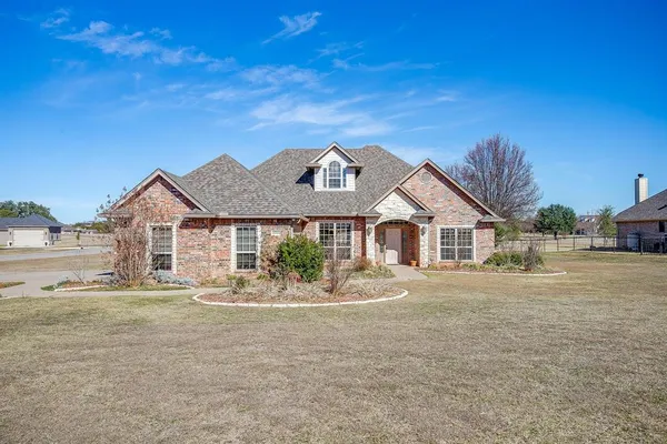 $520,000 | 2300 East Emerald Bend Court, Granbury, TX 76049