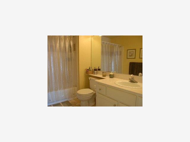 83 Roberts Road, Unit 4 Los Gatos, CA 95032 - Photo 8 of 9 Gallery Image 8