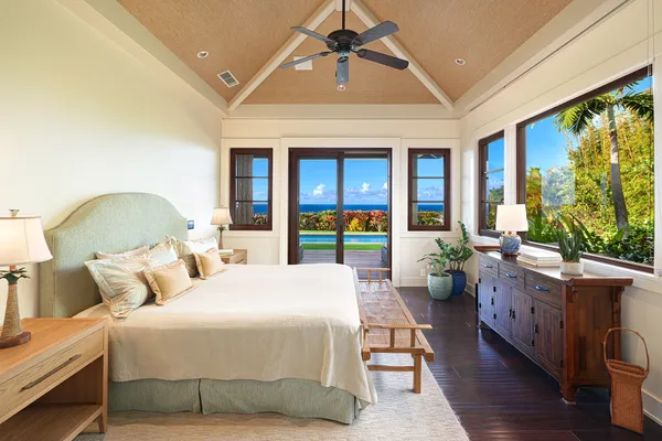 a view of livingroom with furniture and windows