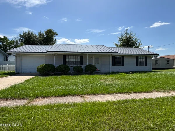 $1,950 | 1807 Minnesota Avenue, Lynn Haven, FL 32444