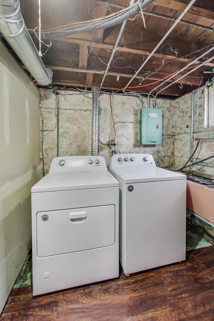 402 North Main Street Mount Prospect, IL 60056 - Photo 18 of 19 a utility room with dryer and washer
