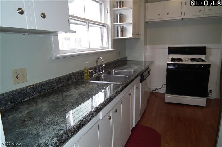 3552 Silsby Road Cleveland Heights, OH 44118 - Photo 3 of 10 UPDATED EAT-IN KITCHEN