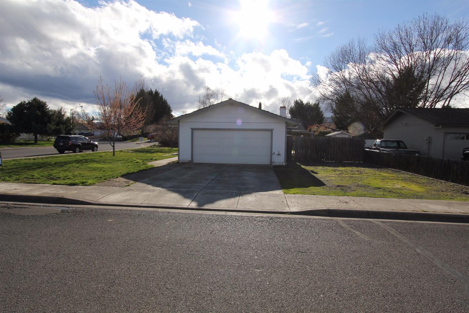 1600 Daniel Street Central Point, OR 97502 - Photo 4 of 22 Additional Photo