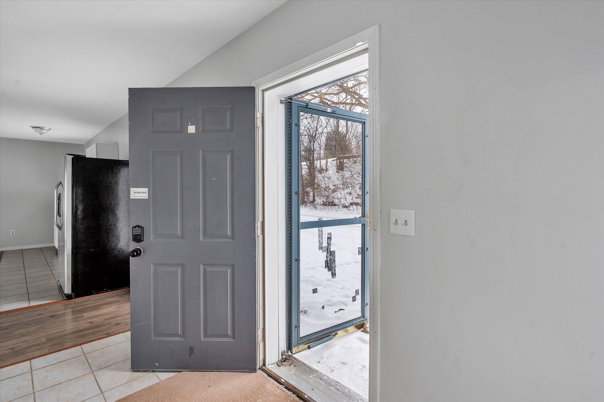 05-8833-Narrow-Lake-Rd-WindowStill-Real-