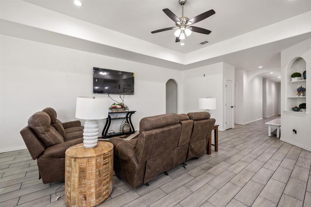 150 Browning Court Springtown, TX 76082 - Photo 11 of 36