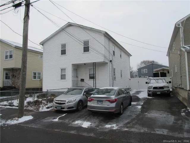 $2,200 | 164 Cleveland Avenue, Unit 2, Bridgeport, CT 06606