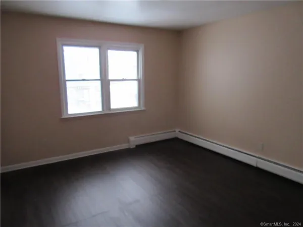 $2,200 | 164 Cleveland Avenue, Unit 2, Bridgeport, CT 06606