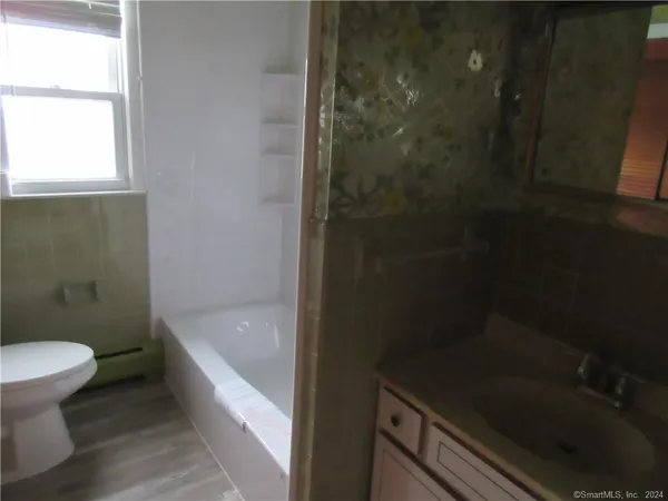 $2,200 | 164 Cleveland Avenue, Unit 2, Bridgeport, CT 06606
