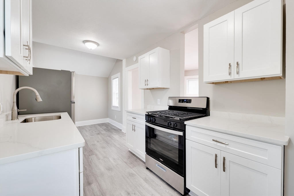 257 Redlands Street Springfield, MA 01104 - Photo 12 of 21