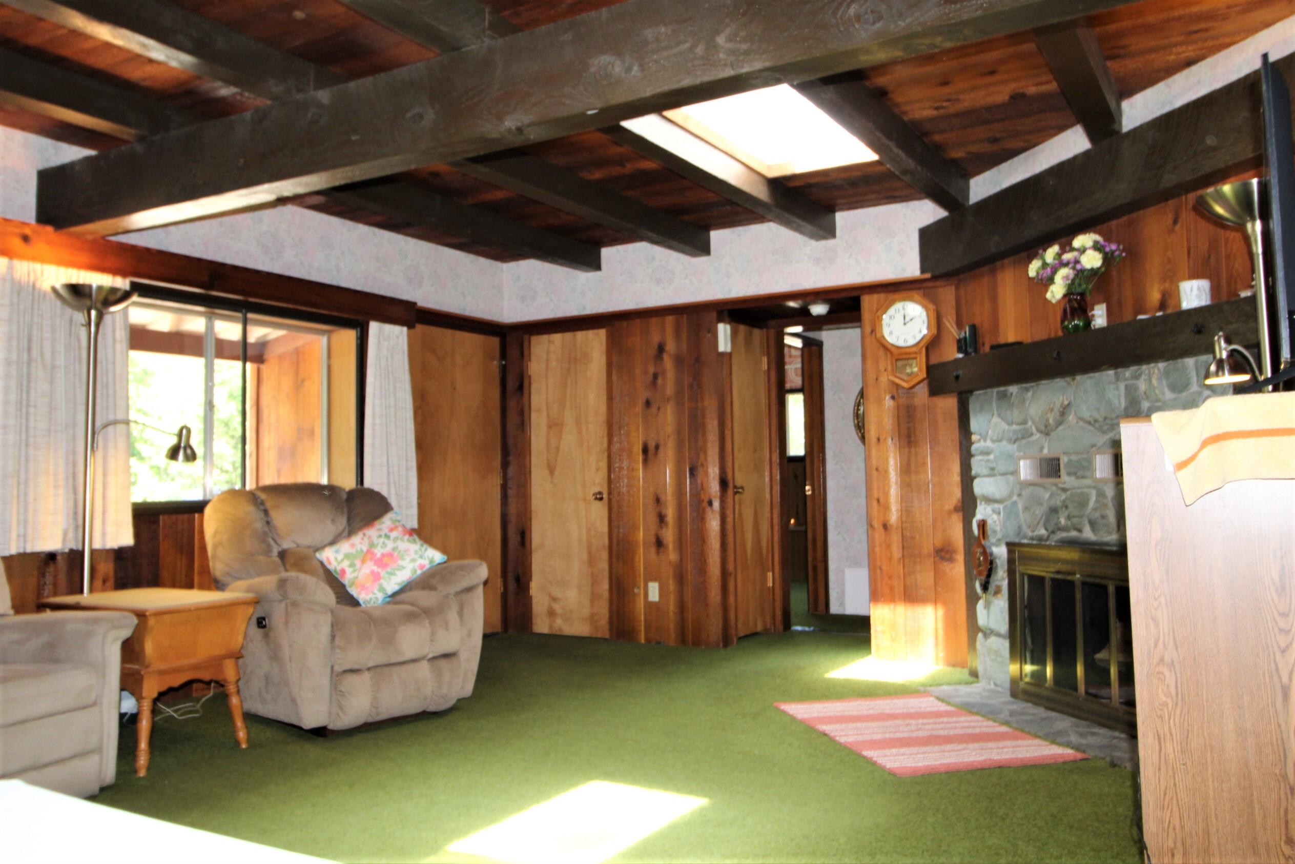 417 Thompson Creek Road Jacksonville, OR 97530 - Photo 10 of 37 417 living