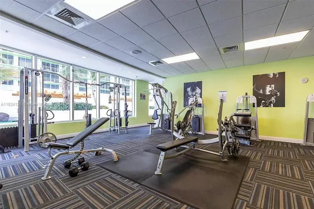 $3,000 | 1750 North Bayshore Drive, Unit 2005, Miami, FL 33132