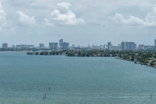 $3,000 | 1750 North Bayshore Drive, Unit 2005, Miami, FL 33132