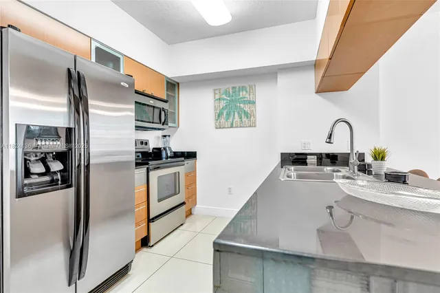 $3,000 | 1750 North Bayshore Drive, Unit 2005, Miami, FL 33132