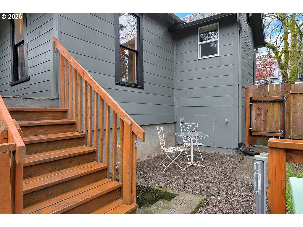 5537 Southwest Florida Street Portland, OR 97219 - Photo 33 of 45