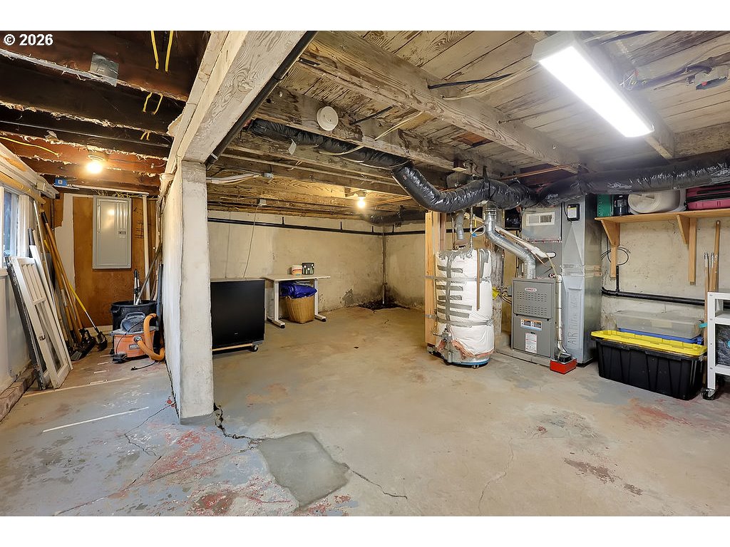 5537 Southwest Florida Street Portland, OR 97219 - Photo 36 of 45 a view of a room with gym equipment
