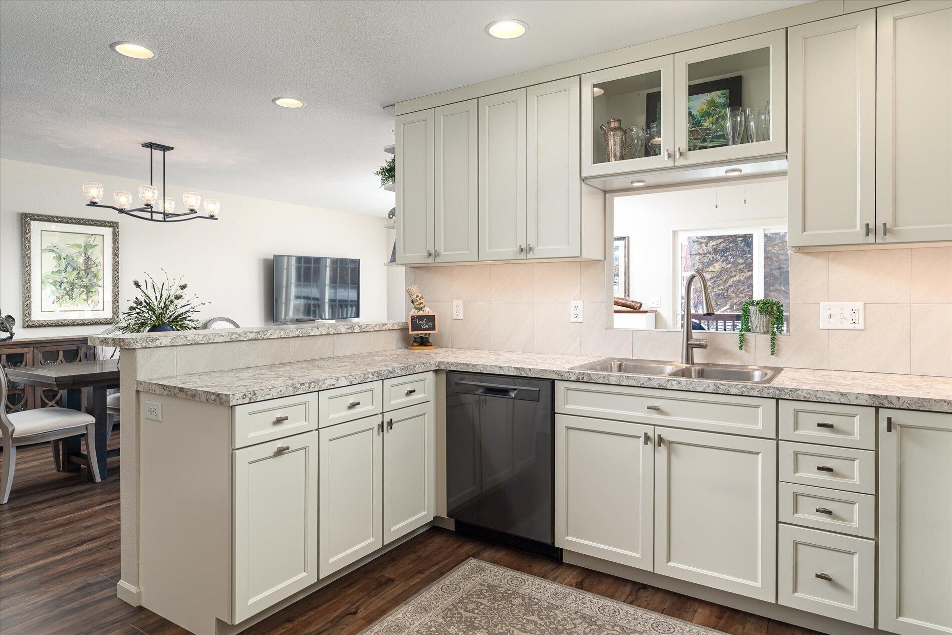 4933 County Road B La Crosse, WI 54601 - Photo 2 of 19 06-4933 Co Rd B La Crosse-