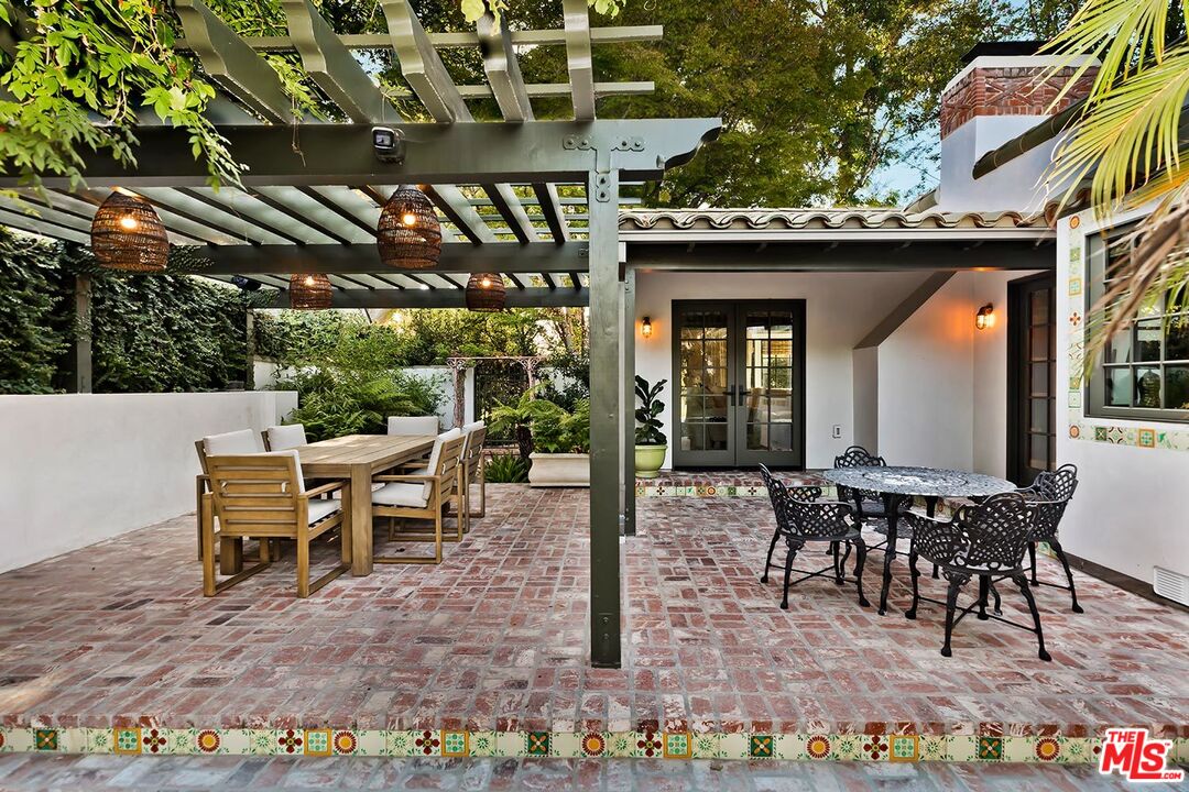 4416 Arcola Avenue Toluca Lake, CA 91602 - Photo 34 of 46 a view of a patio with a table and chairs
