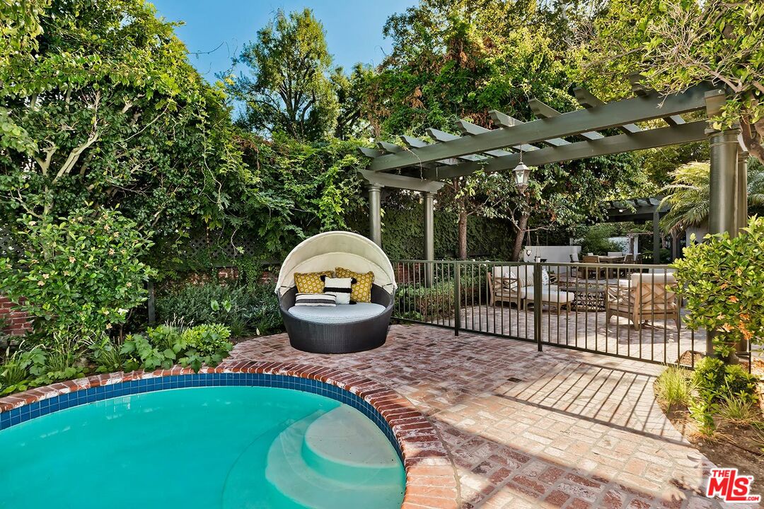 4416 Arcola Avenue Toluca Lake, CA 91602 - Photo 39 of 46 a outdoor view with a sitting space