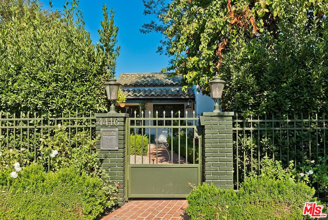 4416 Arcola Avenue Toluca Lake, CA 91602 - Photo 4 of 46 a view of a garden