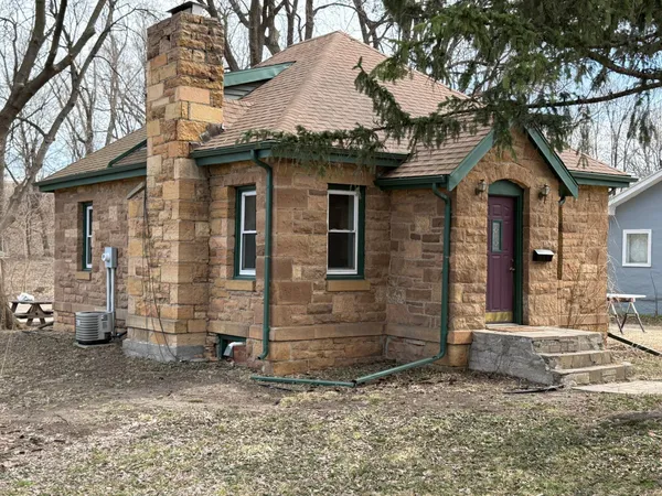 $179,900 | 223 Owatonna Street, Mankato, MN 56001