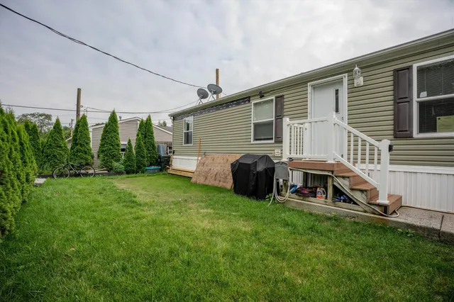 a view of a house with backyard and porch