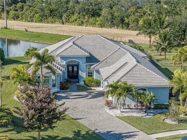 $999,000 | 395 Sapphire Way Southwest, Vero Beach, FL 32968