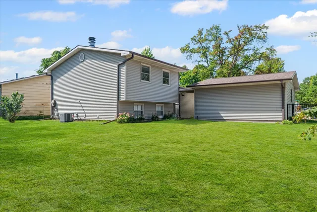 $229,900 | 2306 Winchester Drive, Champaign, IL 61821