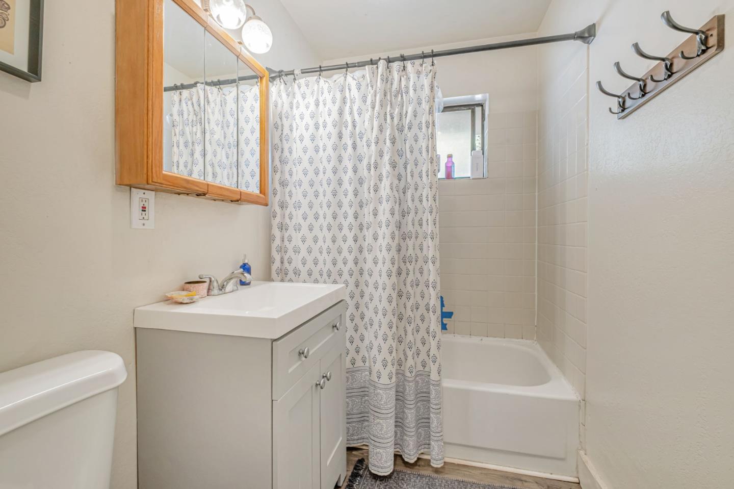 222 Highview Drive Santa Cruz, CA 95060 - Photo 28 of 29 a bathroom with a sink a toilet and a bathtub