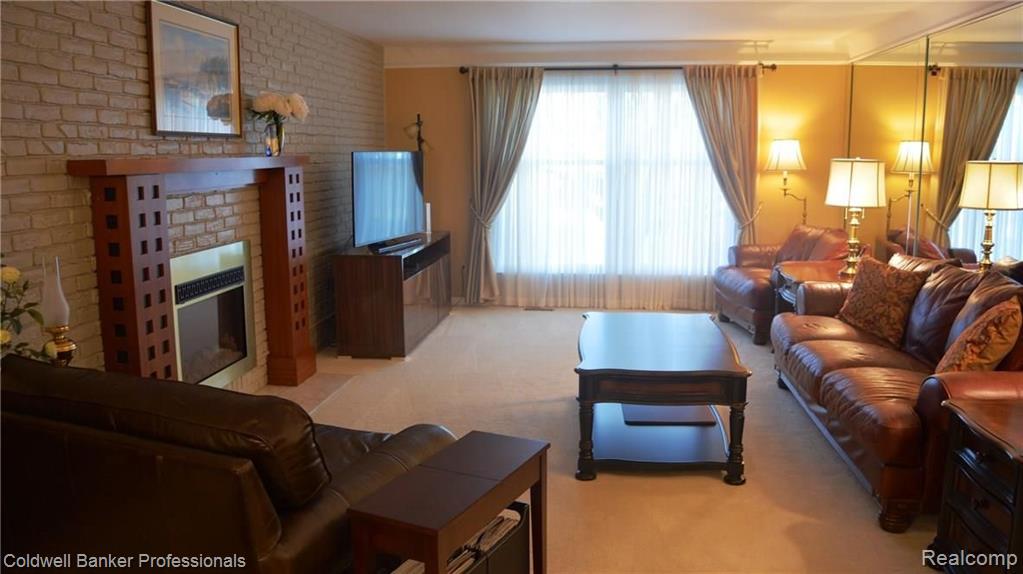 1750 Vernier Road, Unit 9 Grosse Pointe Woods, MI 48236 - Photo 4 of 37