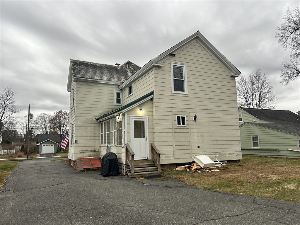 17 Lincoln Street, Unit 2 Greenfield, MA 01301 - Photo 23 of 26 a view of a house