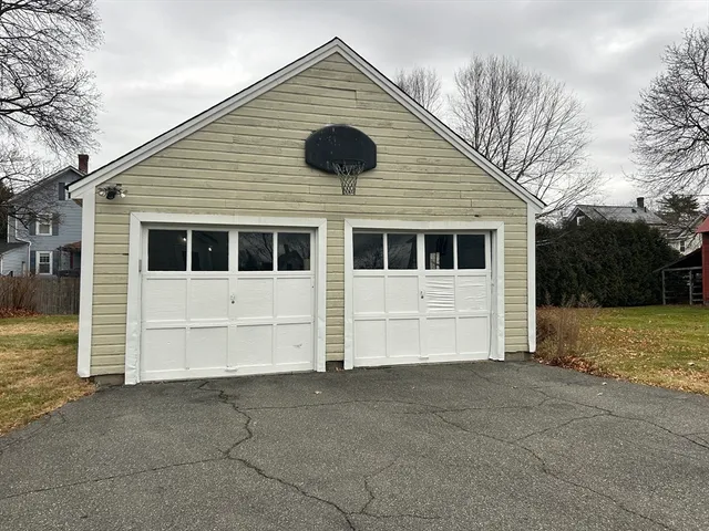 $1,950 | 17 Lincoln Street, Unit 2, Greenfield, MA 01301