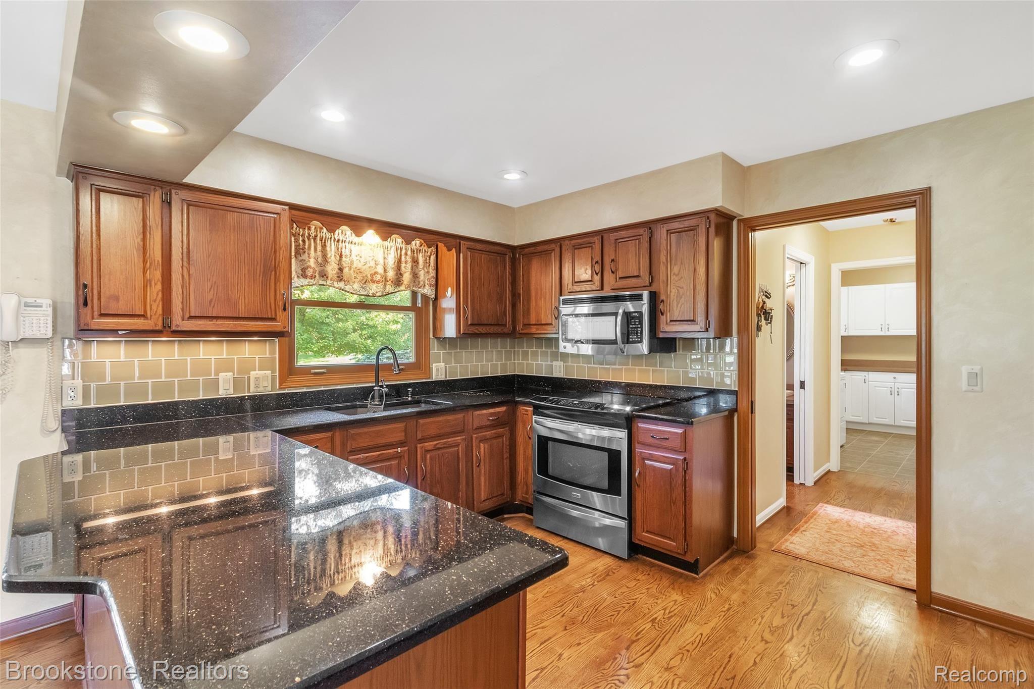 1387 Royal Crescent Street Rochester, MI 48306 - Photo 6 of 33 12-1387-Royal-Crescent-St-WindowSti.jpg