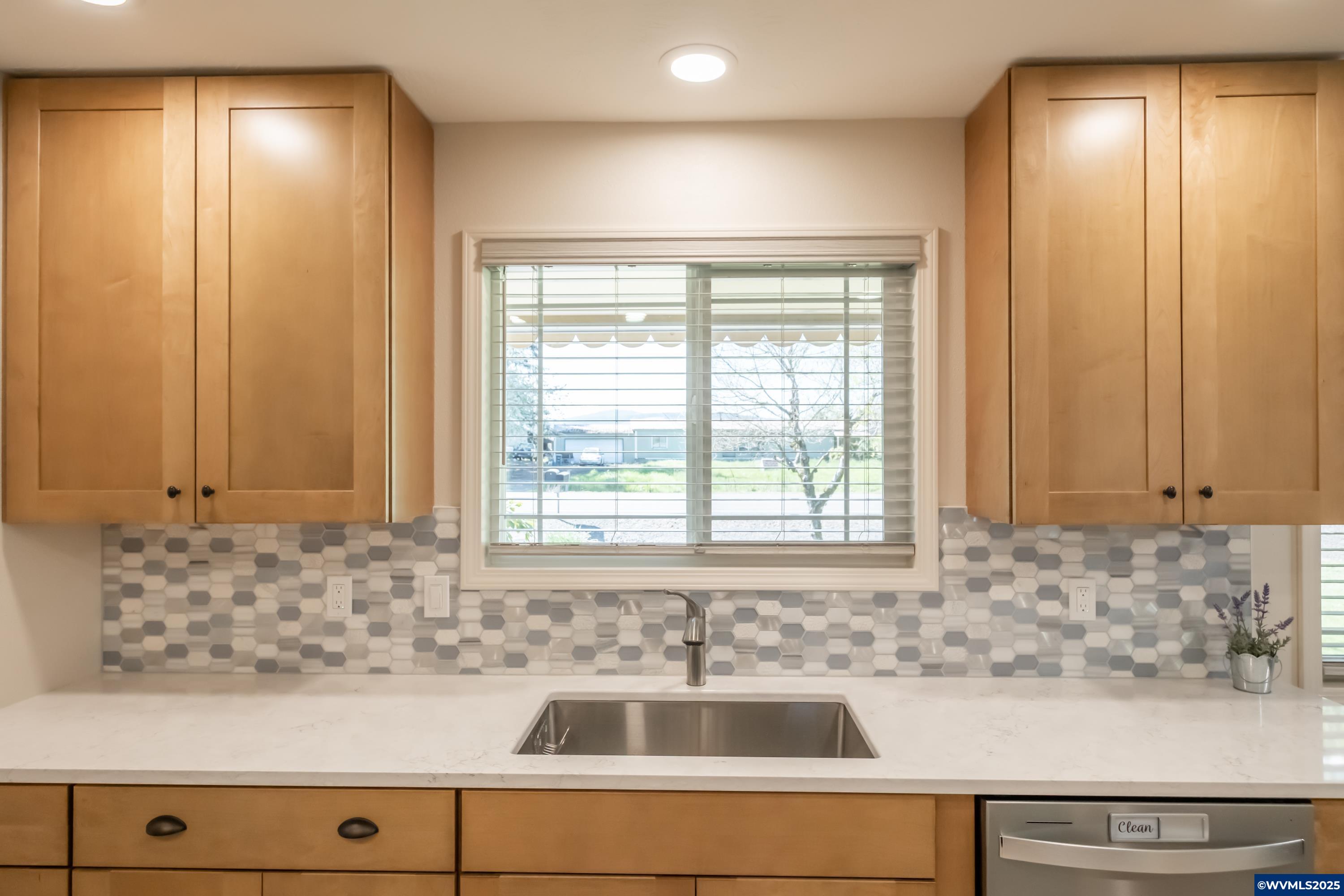28791 Liberty Road Sweet Home, OR 97386 - Photo 9 of 49 Gallery Image 9