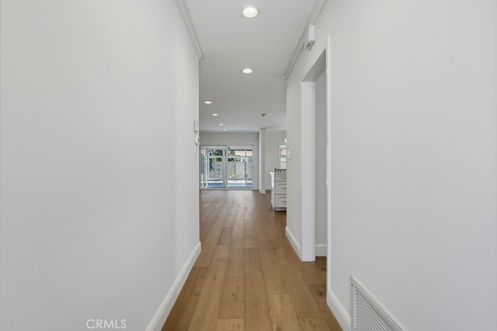 861 East Roxanne Way Long Beach, CA 90815 - Photo 4 of 44 Gallery Image 4