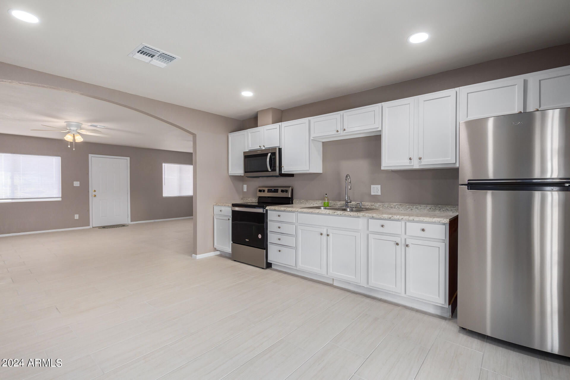 1501 West Vineyard Road Phoenix, AZ 85041 - Photo 16 of 41 0016-16 - Vineyard