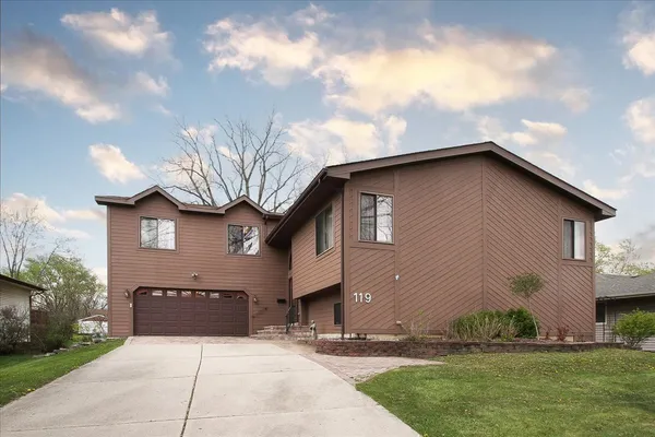 $600,000 | 119 South Salem Drive, Schaumburg, IL 60193