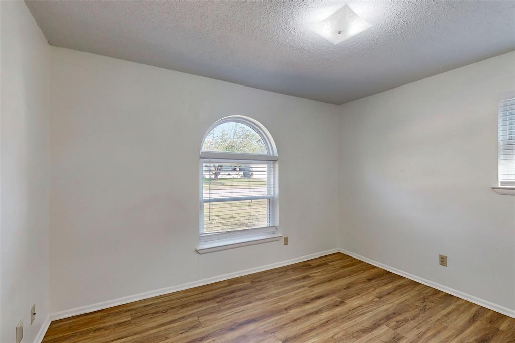 1000 Springdale Road Bedford, TX 76021 - Photo 25 of 36 Bedroom 3 also has an arched window and looks out to the front yard.