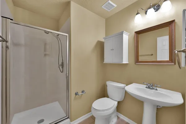 $2,600 | 7 South Hawthorne Hollow Circle, Conroe, TX 77384