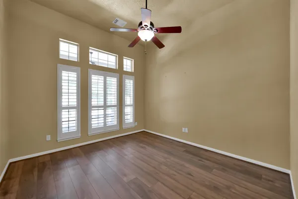 $2,600 | 7 South Hawthorne Hollow Circle, Conroe, TX 77384