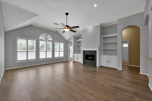 $2,600 | 7 South Hawthorne Hollow Circle, Conroe, TX 77384