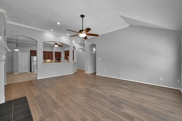 $2,600 | 7 South Hawthorne Hollow Circle, Conroe, TX 77384