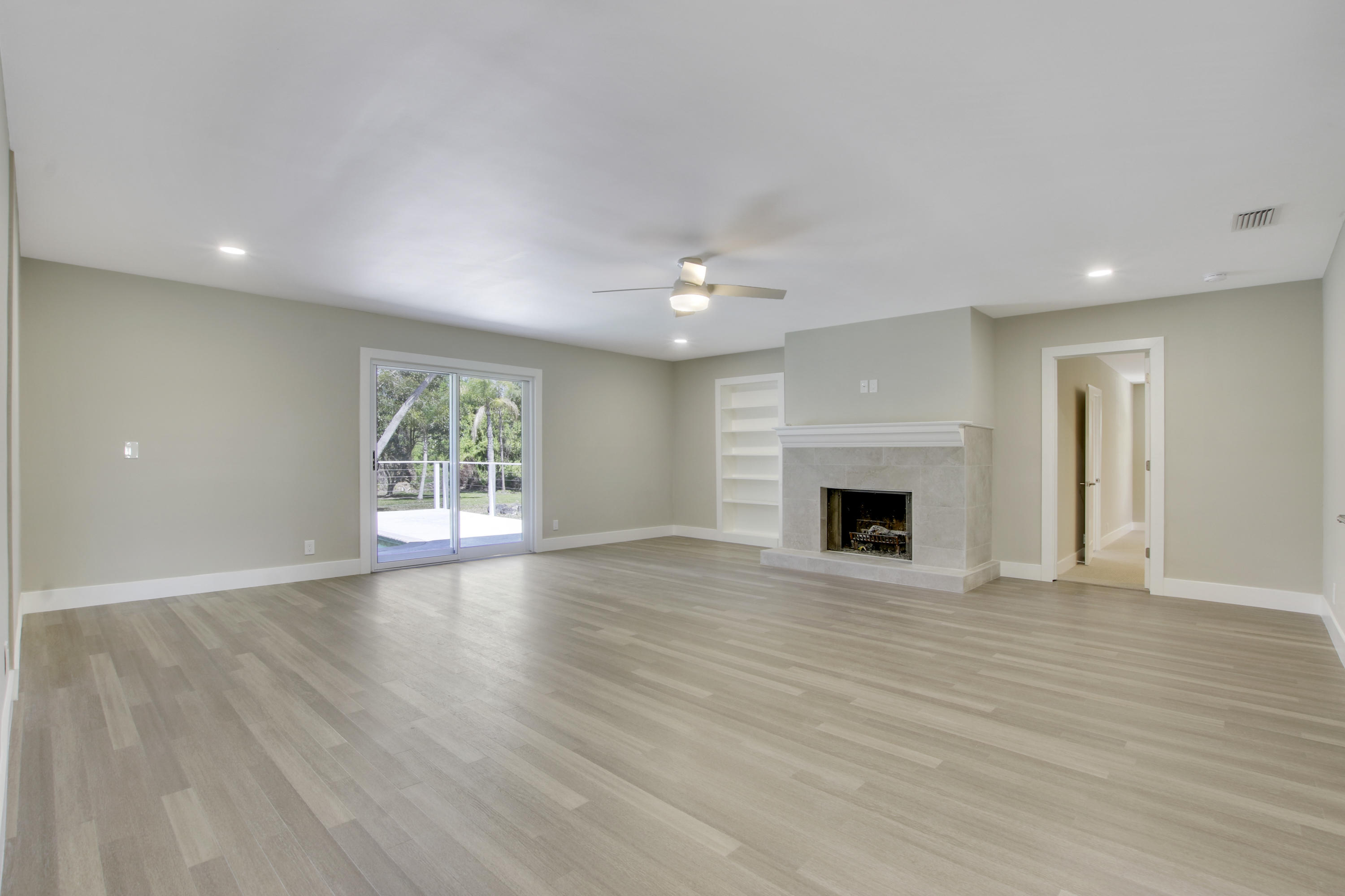 7947 Southeast Peach Way Jupiter, FL 33458 - Photo 12 of 30 Family Room