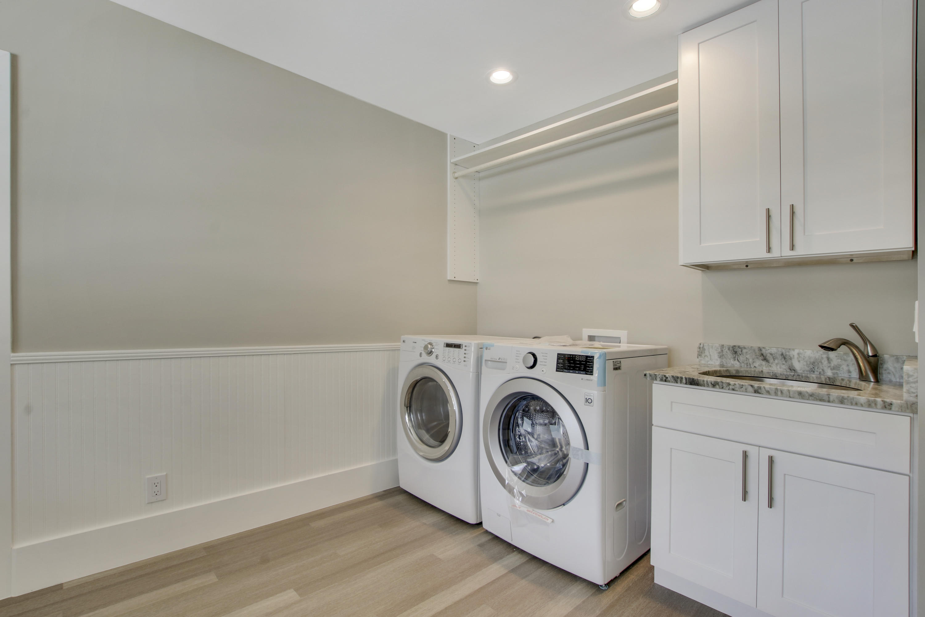 7947 Southeast Peach Way Jupiter, FL 33458 - Photo 27 of 30 Laundry Room