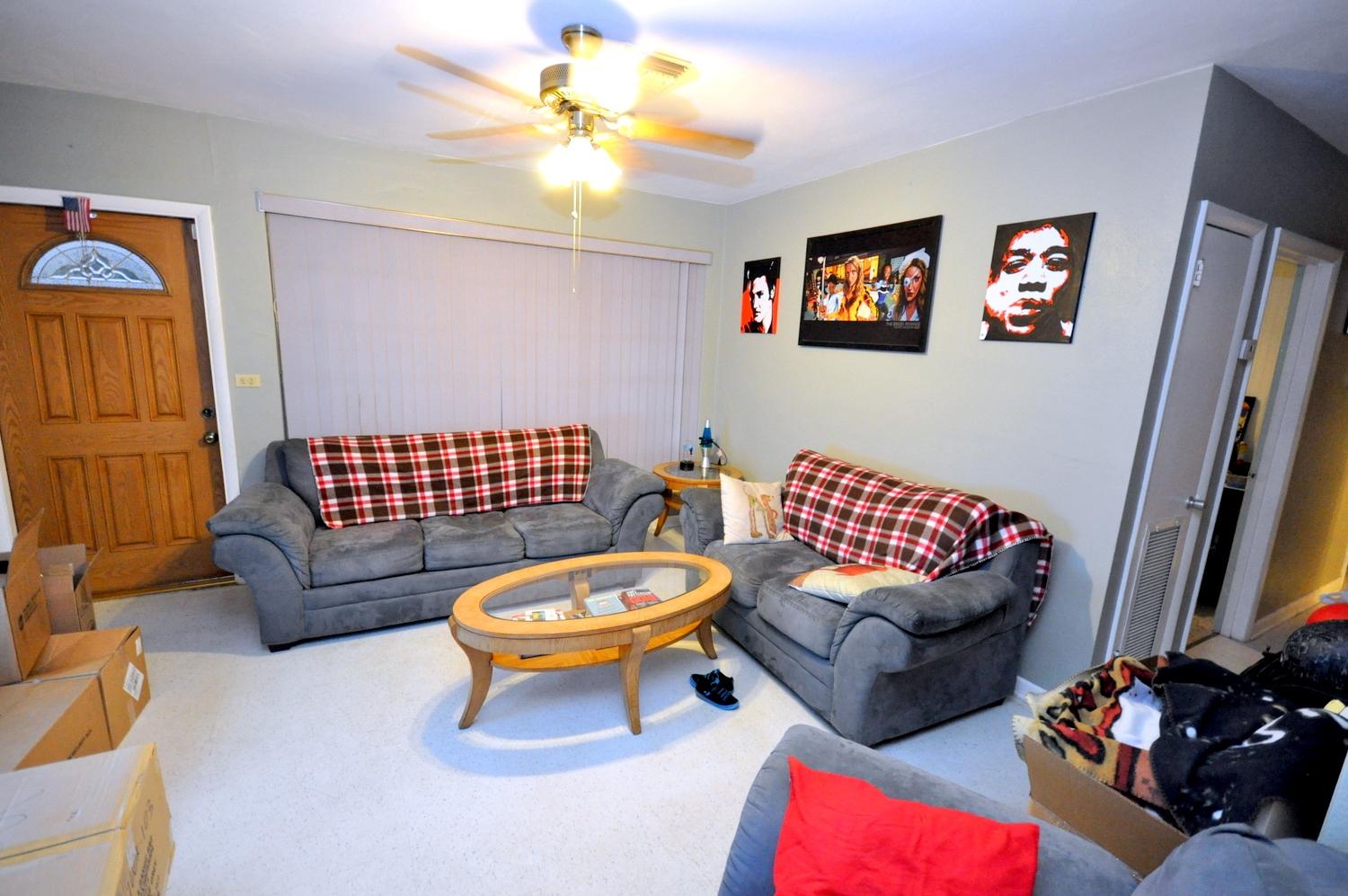 345 Winged Foot Road Palm Springs, FL 33461 - Photo 2 of 12 Bright living room