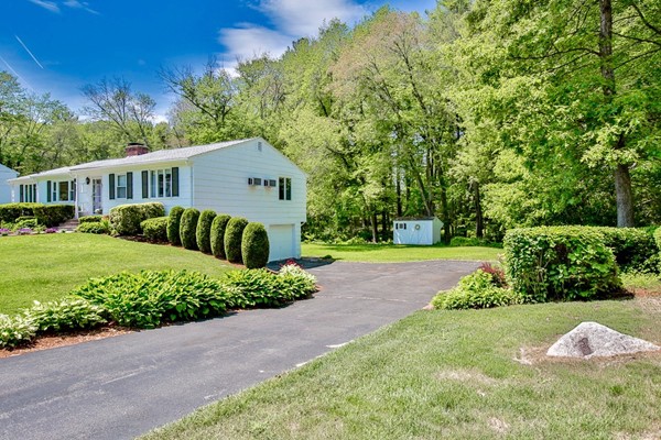 11 Pomeroy Road North Reading, MA 01864 - Photo 3 of 24 Gallery Image 3