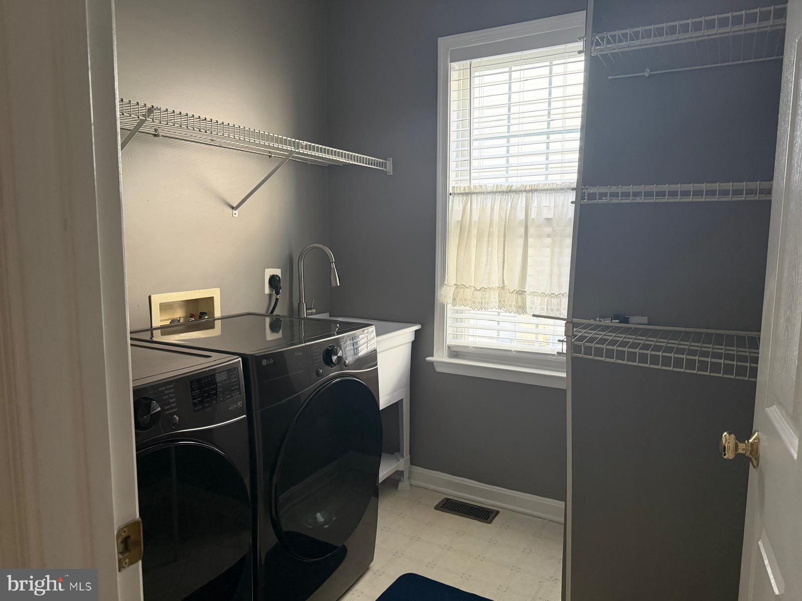 2469 Leyland Ridge Road Herndon, VA 20171 - Photo 9 of 27 Laundry Room at Main Level