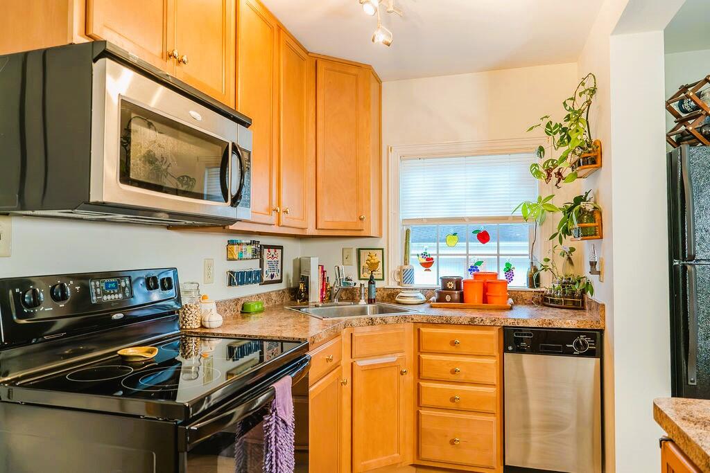 1531 North Plum Street, Unit D Springfield, OH 45504 - Photo 10 of 21 DSC04438-Enhanced-NR