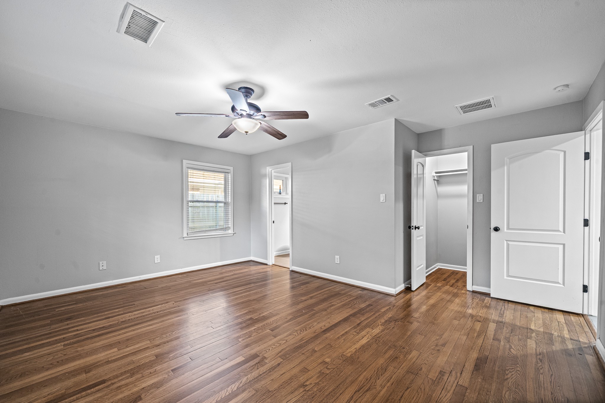 5606 Warm Springs Road Houston, TX 77035 - Photo 17 of 37 Gallery Image 17